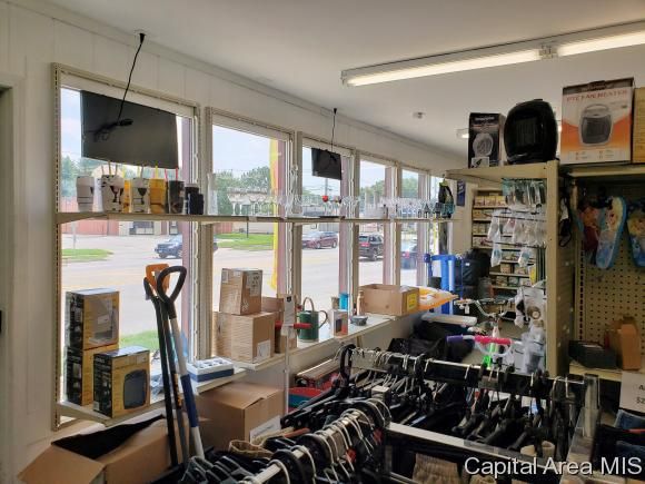 562 N Henderson St, Galesburg, IL 61401